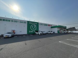 ザグザグ西阿知店800ｍ（徒歩12分）