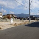 前面道路も広々としています。