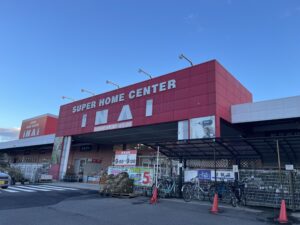 スーパーホームセンターいない松江春日店（400ｍ）