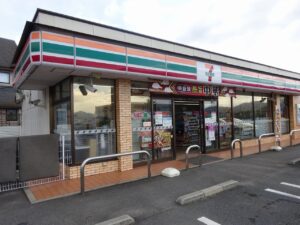 セブン-イレブン 玖珂野口下店から約450ｍ（徒歩6分）/営業時間：5：00～24：00　定休日：原則無し