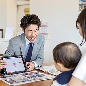 新築営業 小林の仕事の様子